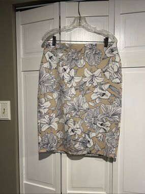 Floral Pencil Skirt in Beige, White and Black